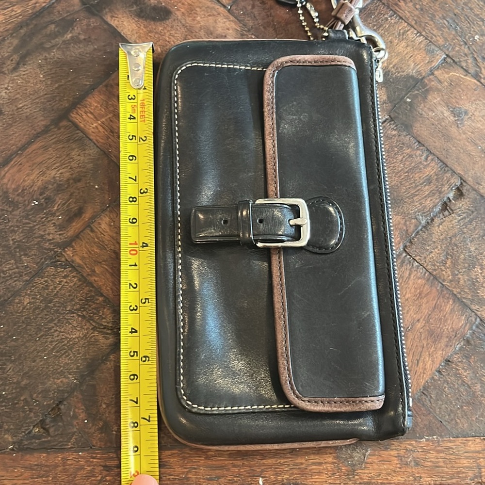 COACH Black leather Roomy Wristlet Purse. Not the tiny kind. - Picture 10 of 12